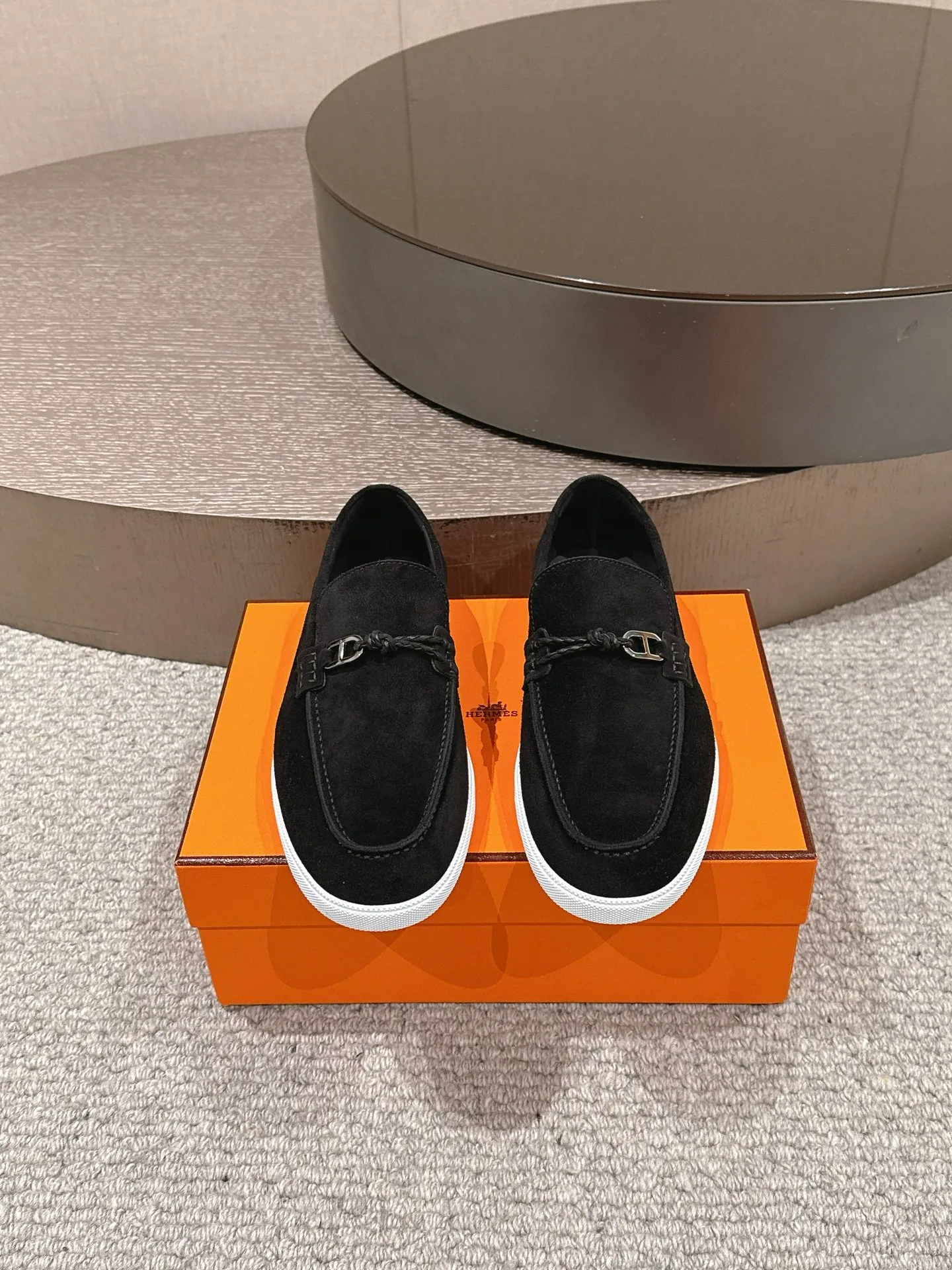 【ΗERMES】 P:540💰 Size: 39-45 (45.46. Customized) Hermes Men's Slip-on Loafers Lgnacio Series Couple's Loafers Casual Sports Shoes Original Purchase Development Made Goods This calfskin loafer is decorated with leather braiding and "Chaine d'Ancre" buckle. Fashionable nautical style loafers, ideal for land and seaside. Exquisite packaging at the delivery counter 🛍📦 Fabric: Original customized imported first-layer cowhide/cow suede Lining: Imported soft cowhide lining Sole: Original molded non-slip TPU material Bottom thickness: 2CM